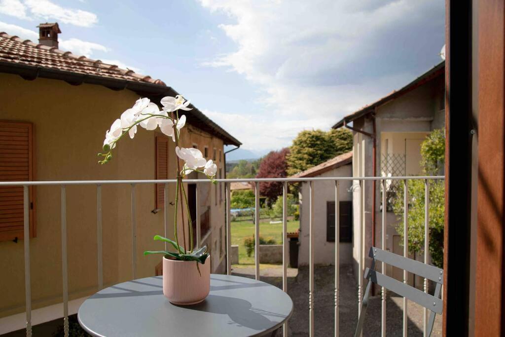 Vista Lago-Appartamento Funzionale Con Vista Varese Dış mekan fotoğraf