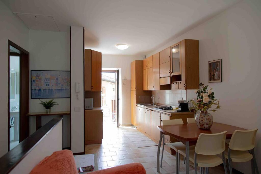 Vista Lago-Appartamento Funzionale Con Vista Varese Dış mekan fotoğraf